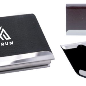 Leather card holder with metal ﬁnish